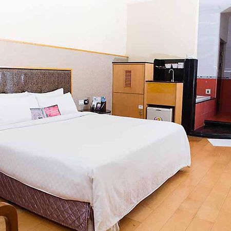 Royal Group Motel Chien Kuo Branch Kaohsiung Esterno foto