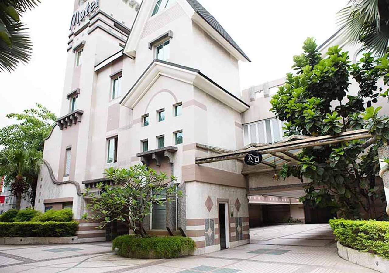 Royal Group Motel Chien Kuo Branch Kaohsiung Esterno foto