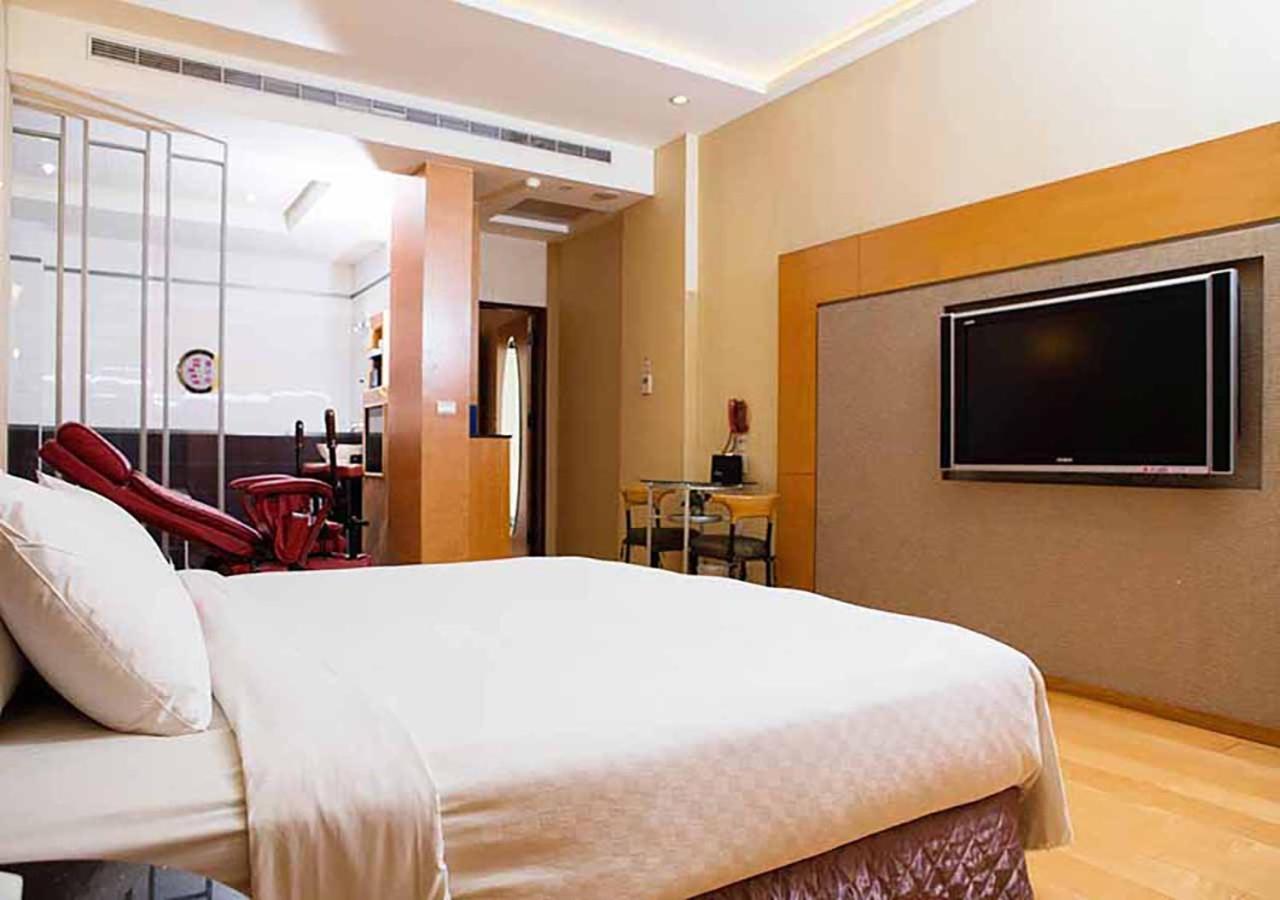 Royal Group Motel Chien Kuo Branch Kaohsiung Esterno foto